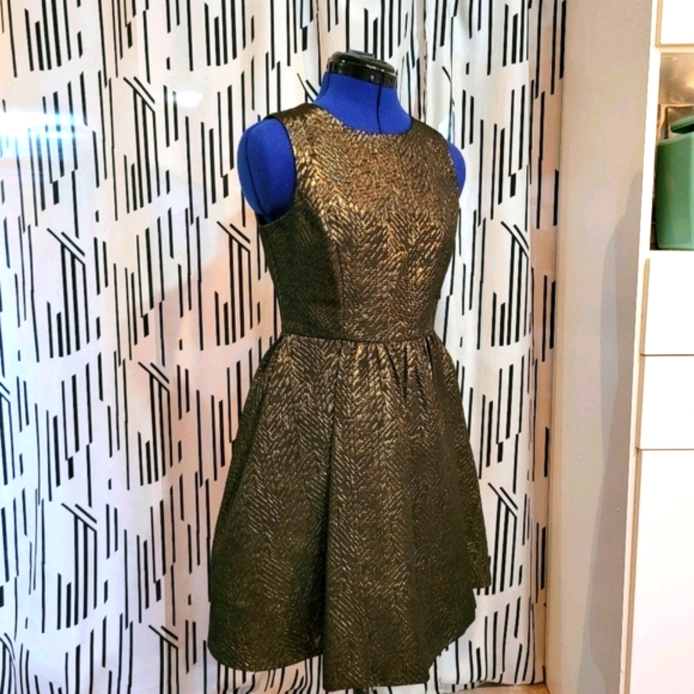 Zara fit-and-flare black & gold w/ pockets - M